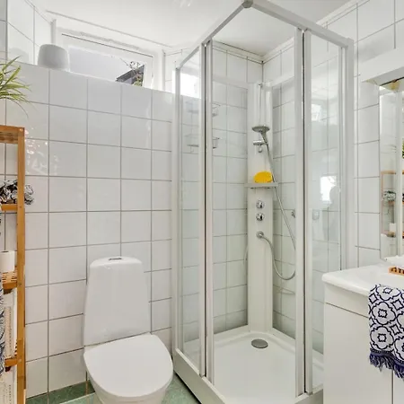 Apartment Entire 2-bedroom With Private Entrance Near Centre *