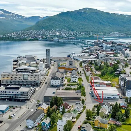 Entire 2-bedroom With Private Entrance Near Centre * Tromso