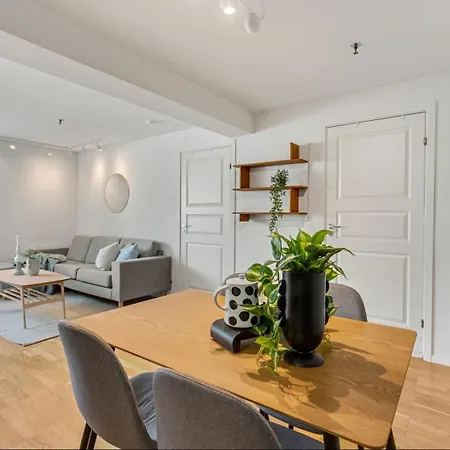 Entire 2-bedroom With Private Entrance Near Centre * Tromso