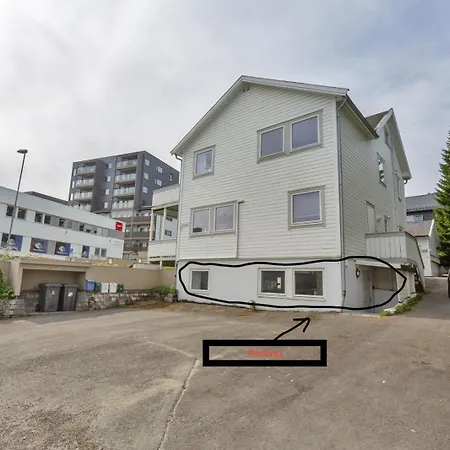 Entire 2-bedroom With Private Entrance Near Centre Apartment *