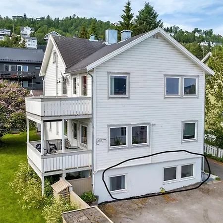 Entire 2-bedroom With Private Entrance Near Centre Tromso