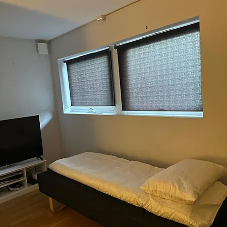 Apartment Entire 2-bedroom With Private Entrance Near Centre