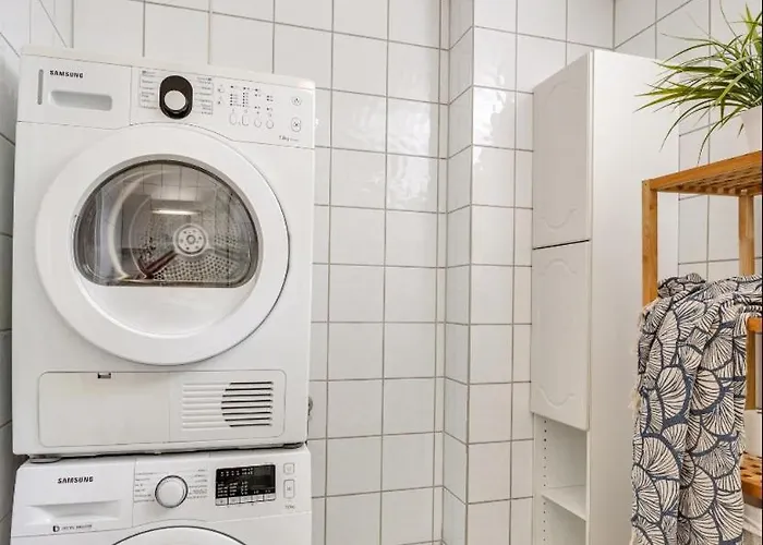 Leilighet 2-bedroom With Private Entrance Near Centre *