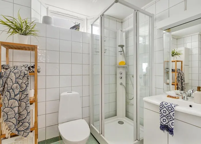 Leilighet 2-bedroom With Private Entrance Near Centre *